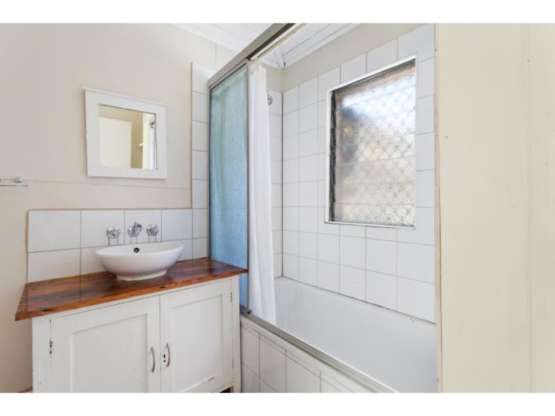 80 West Street, The Range QLD 4700